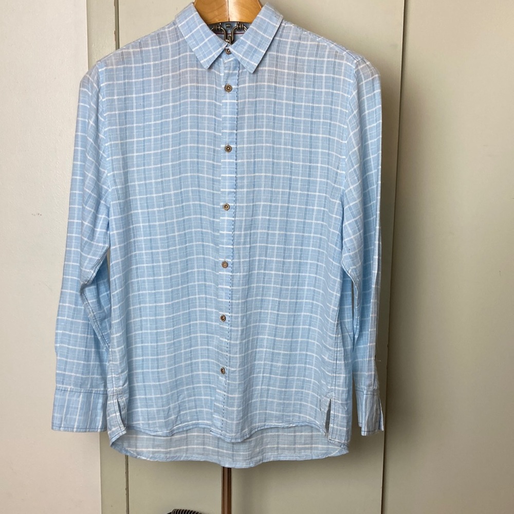 Zenfari life is a festival size XL in baby blue and white